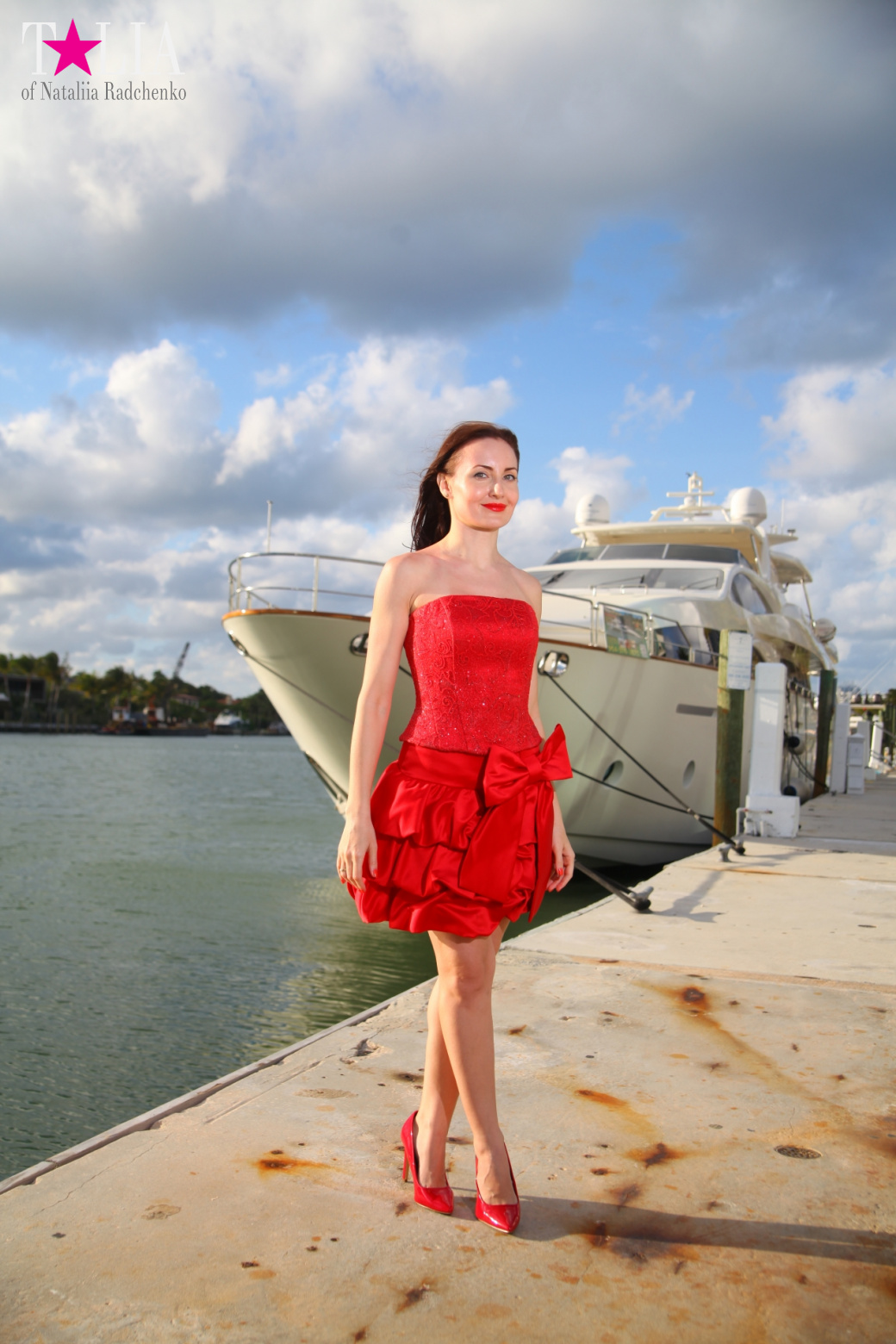 Yachts, Palms, Bay - The promenade of Middle Miami Beach, Collins Avenue