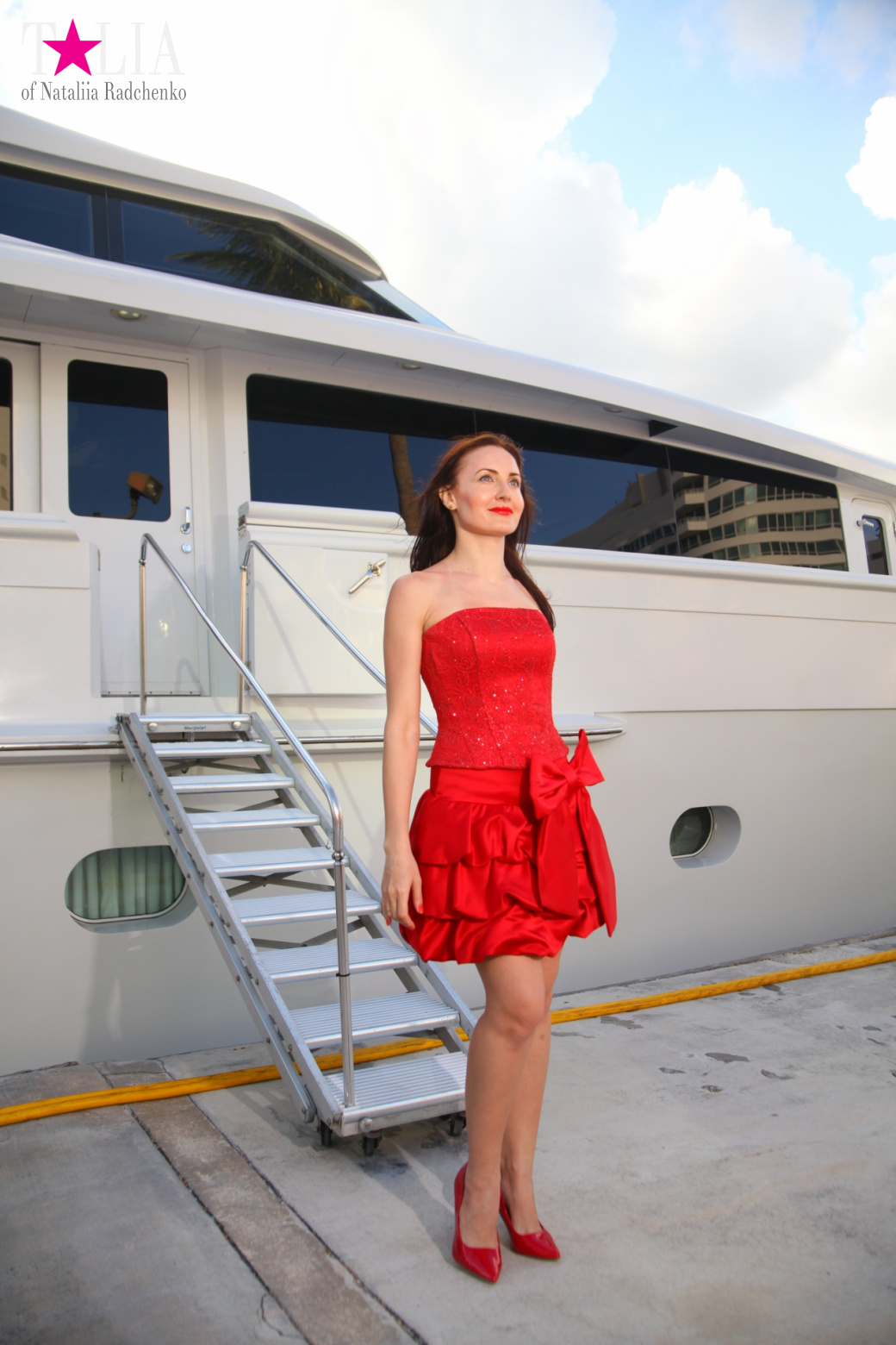 Yachts, Palms, Bay - The promenade of Middle Miami Beach, Collins Avenue