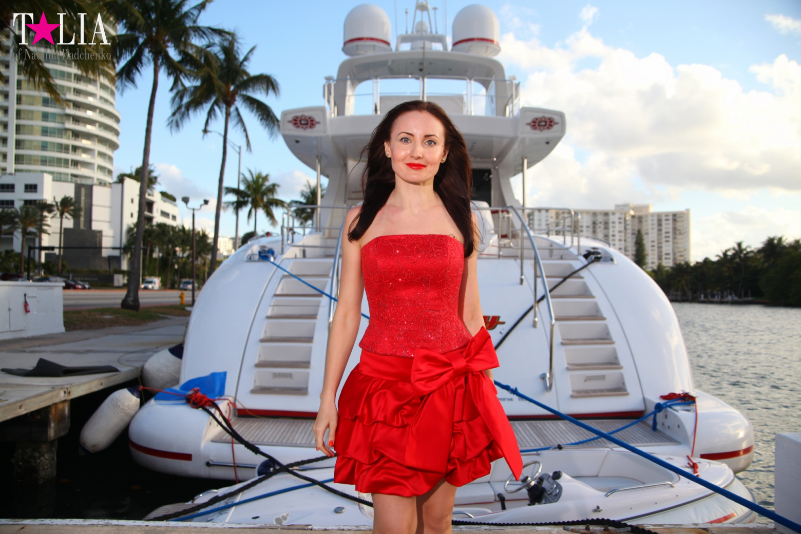 Yachts, Palms, Bay - The promenade of Middle Miami Beach, Collins Avenue