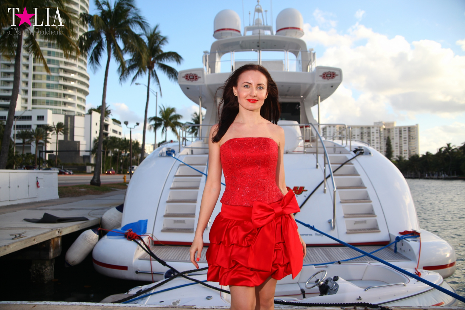 Yachts, Palms, Bay - The promenade of Middle Miami Beach, Collins Avenue