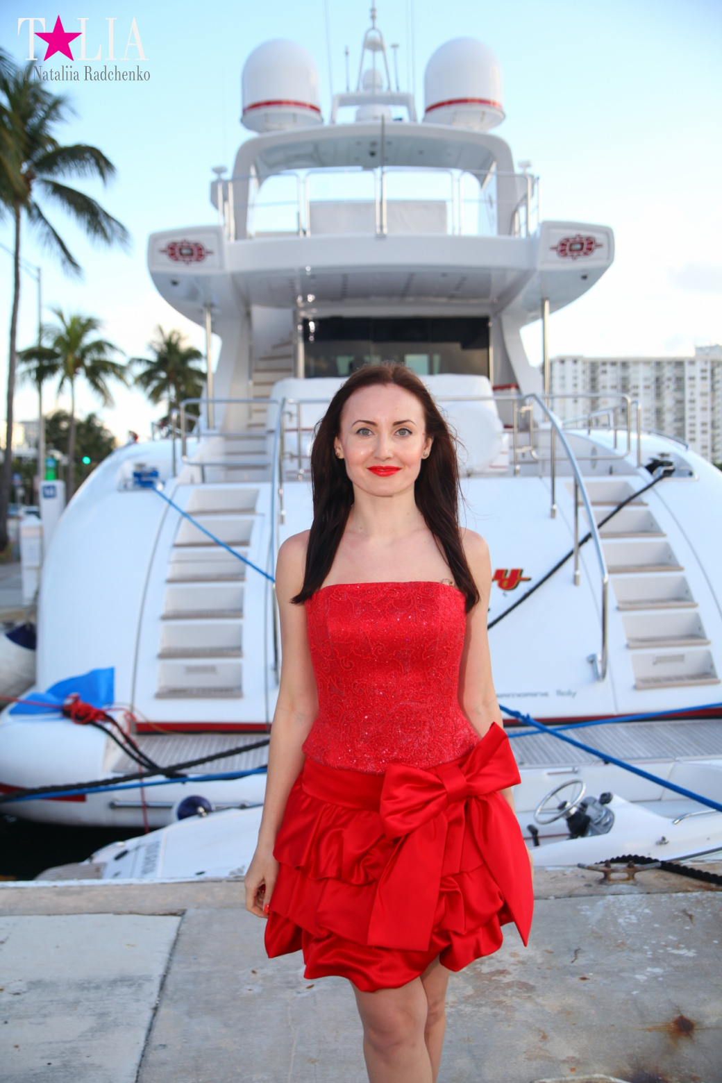 Yachts, Palms, Bay - The promenade of Middle Miami Beach, Collins Avenue