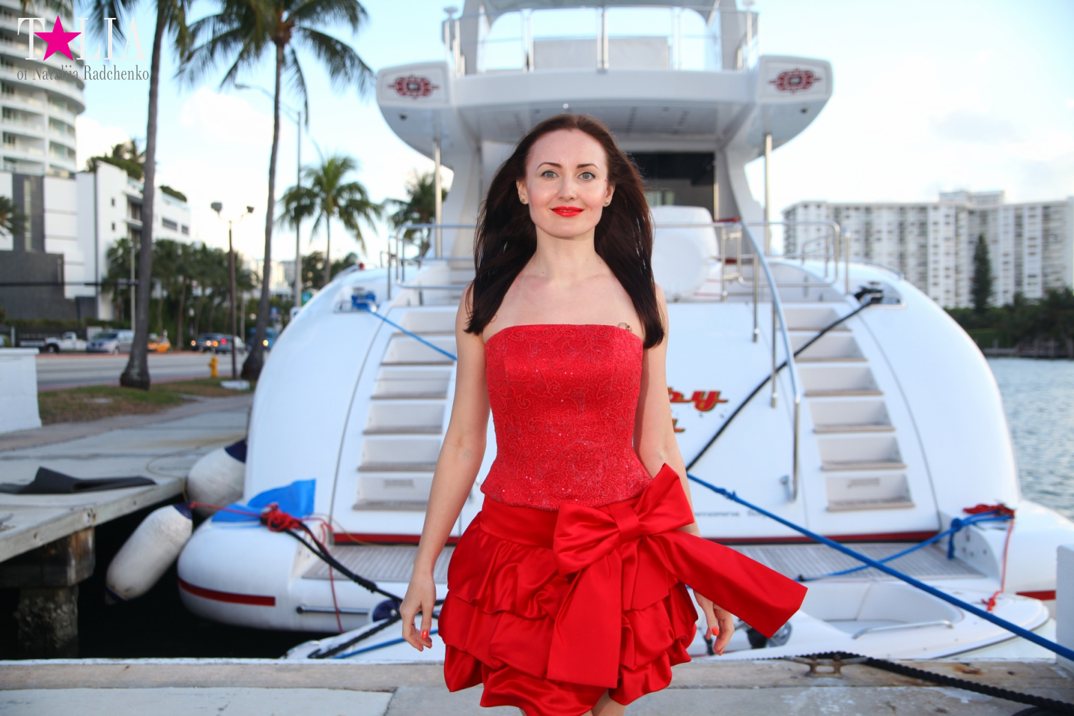 Yachts, Palms, Bay - The promenade of Middle Miami Beach, Collins Avenue