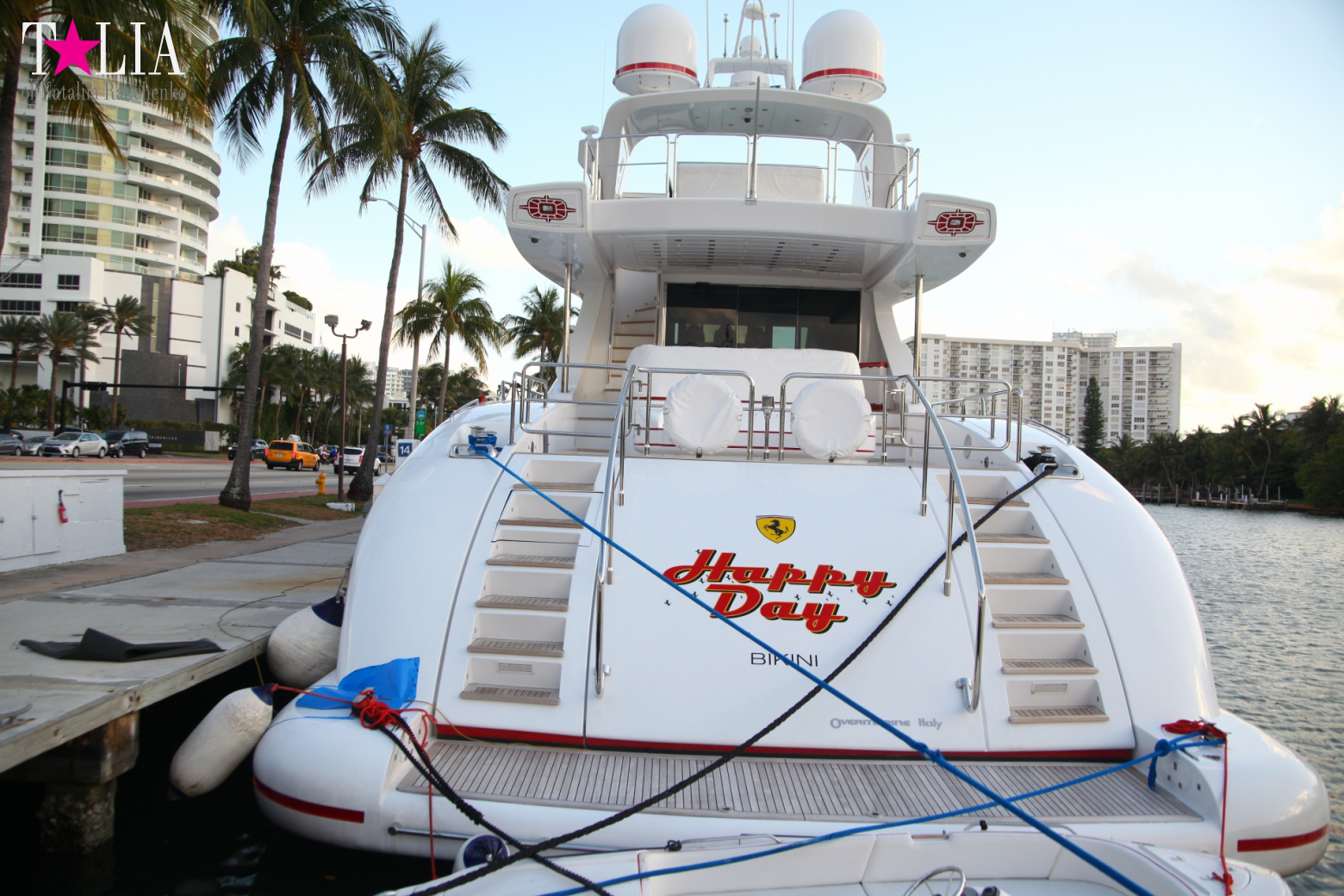 Yachts, Palms, Bay - The promenade of Middle Miami Beach, Collins Avenue