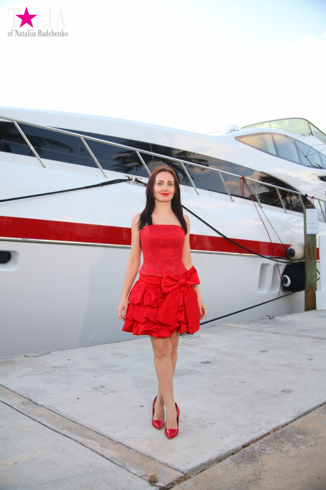 Yachts, Palms, Bay - The promenade of Middle Miami Beach, Collins Avenue