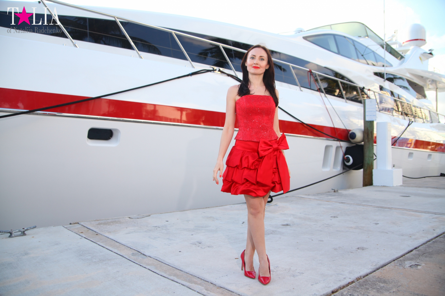 Yachts, Palms, Bay - The promenade of Middle Miami Beach, Collins Avenue