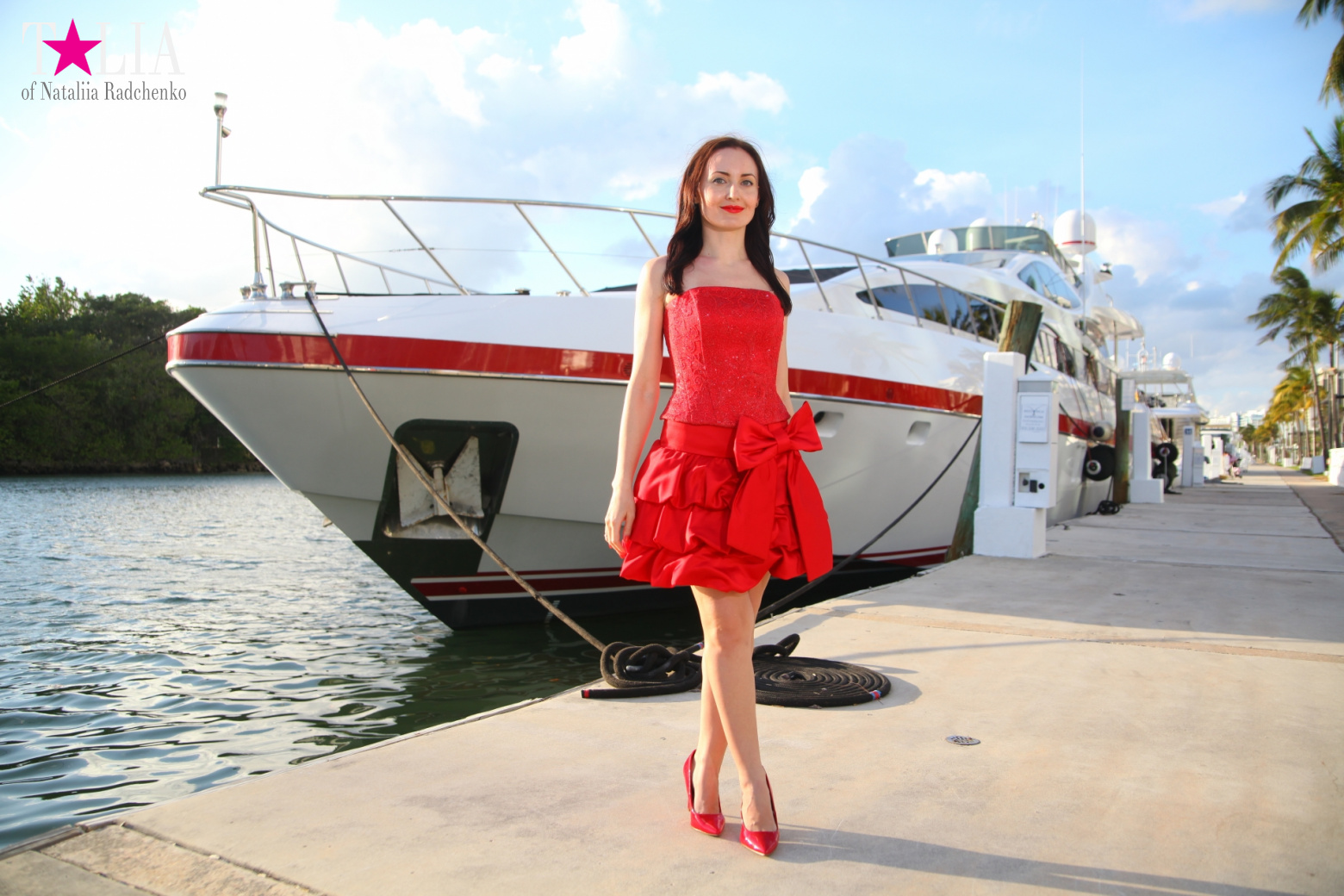 Yachts, Palms, Bay - The promenade of Middle Miami Beach, Collins Avenue