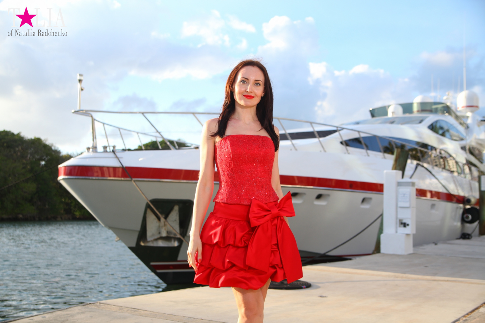 Yachts, Palms, Bay - The promenade of Middle Miami Beach, Collins Avenue