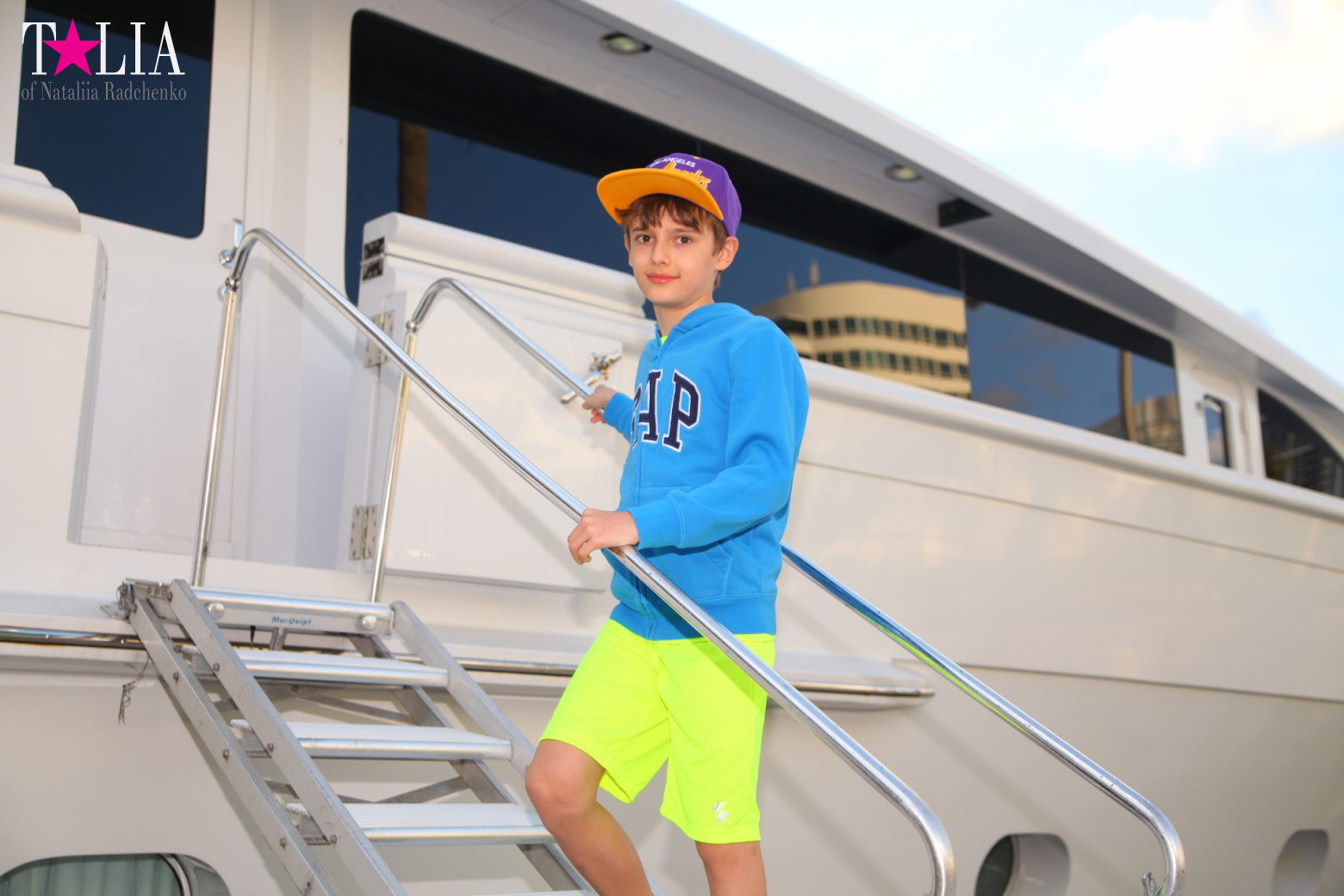 Yachts, Palms, Bay - The promenade of Middle Miami Beach, Collins Avenue