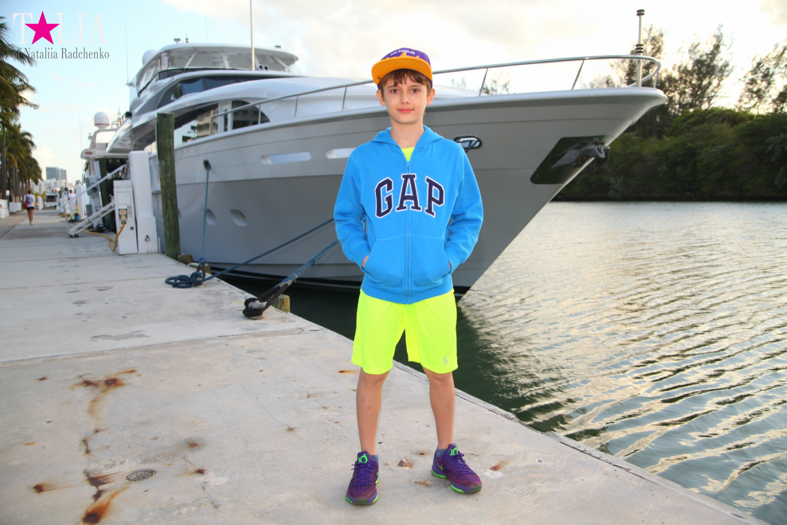 Yachts, Palms, Bay - The promenade of Middle Miami Beach, Collins Avenue