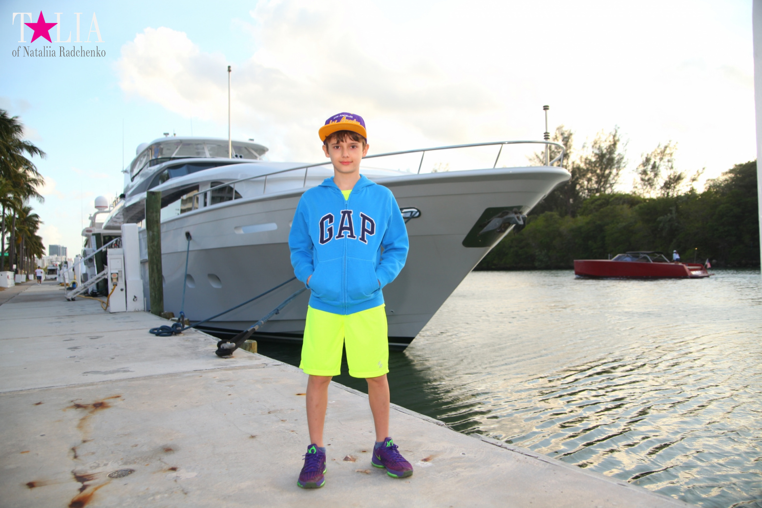 Yachts, Palms, Bay - The promenade of Middle Miami Beach, Collins Avenue