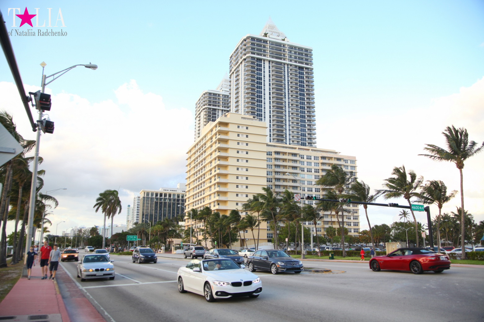 Yachts, Palms, Bay - The promenade of Middle Miami Beach, Collins Avenue